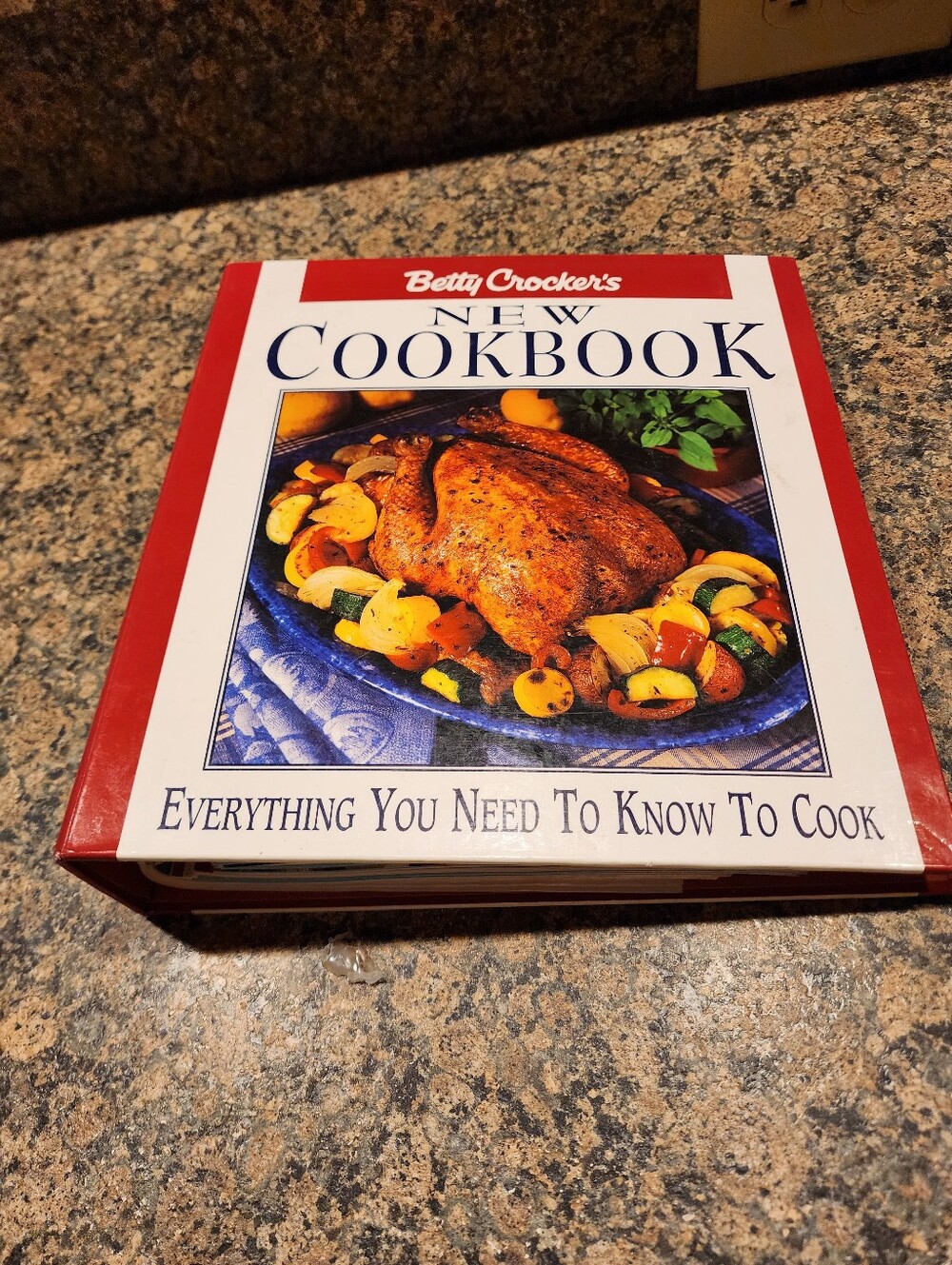 Betty Crocker New Cookbook – Everything You Need to Know to Cook